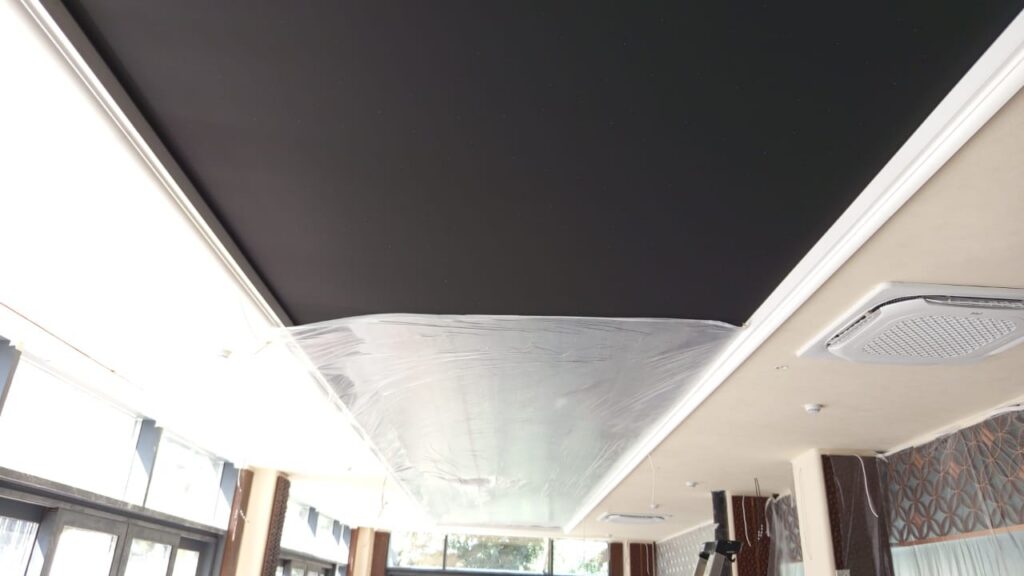 Натяжной потолок «Звездное небо» в ресторане РыбаLove