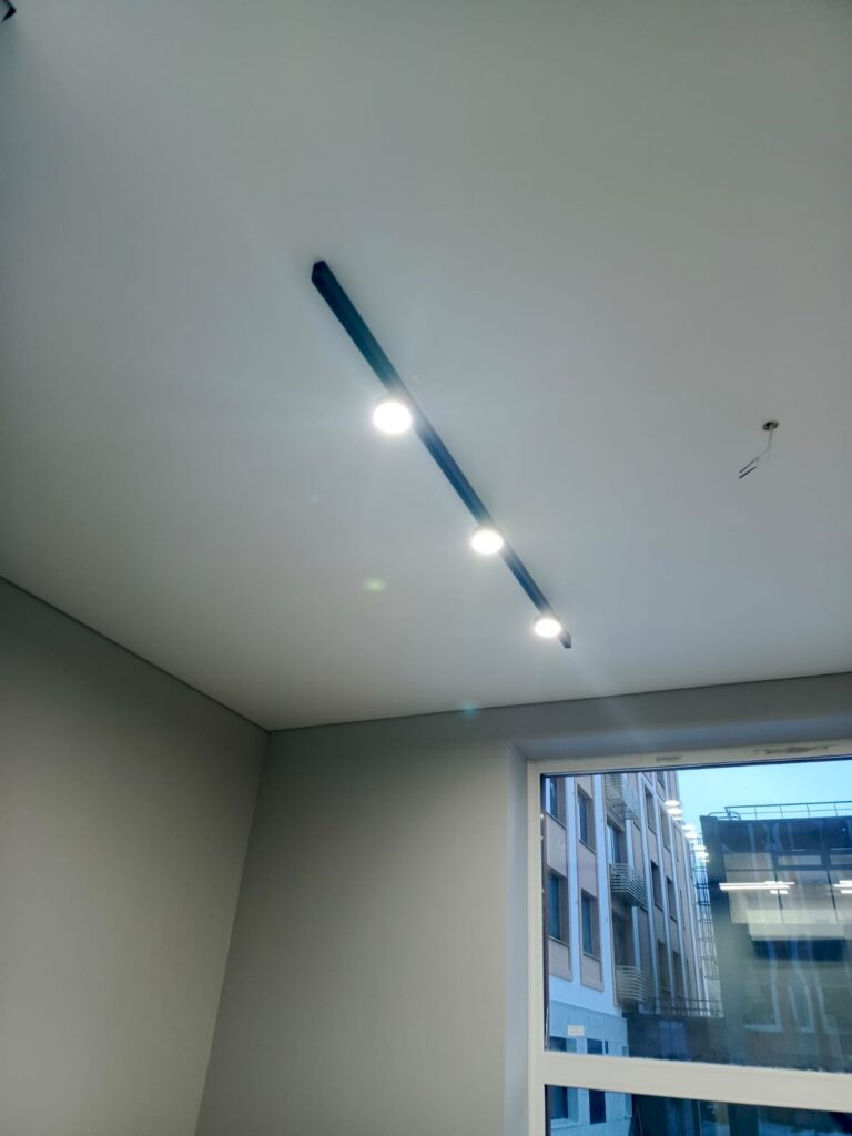 Натяжные потолки в аппартаментах в ЖК Discovery Residence