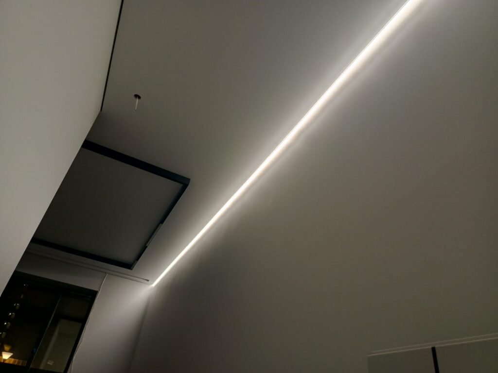 Натяжные потолки в аппартаментах в ЖК Discovery Residence