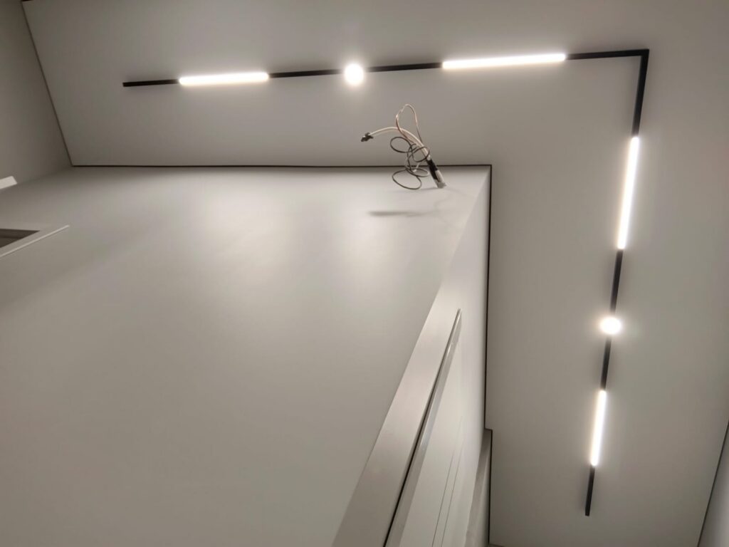 Натяжные потолки в аппартаментах в ЖК Discovery Residence