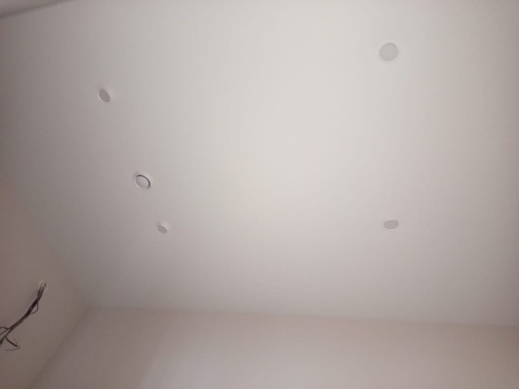 Натяжные потолки в коттедже в КП Седельники парк