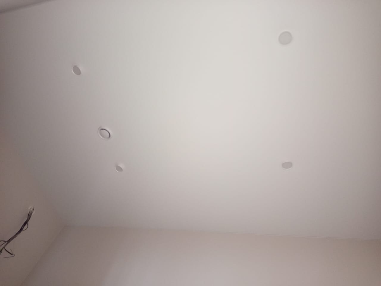 Натяжные потолки в коттедже в КП Седельники парк